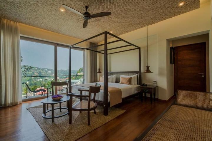 Room 5 of 17