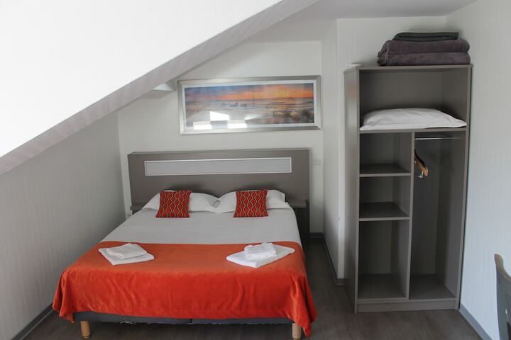 Room 9 of 24