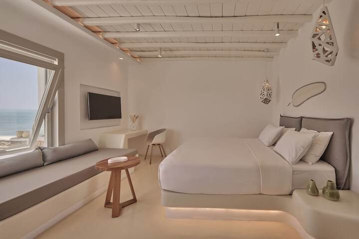 Room 4 of 83
