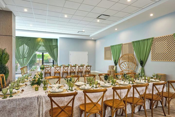 Ballroom/Hall 57 of 84