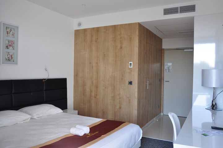 Room 11 of 43