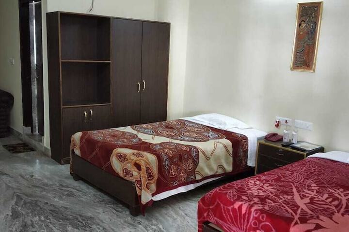 Room 6 of 32