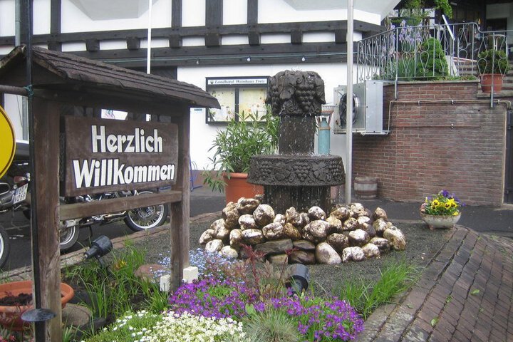 WEINHAUS TREIS LANDHOTEL