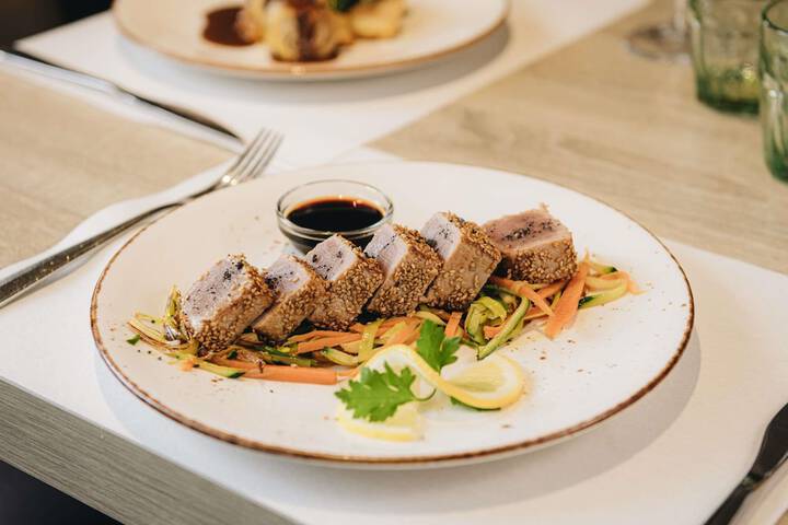 Dining 78 of 108