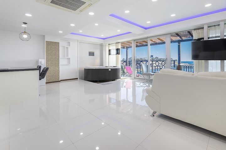 Room 3 of 99