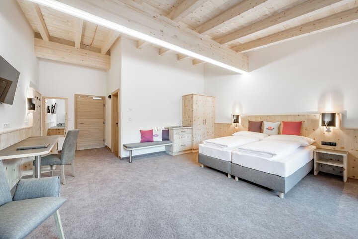 Room 32 of 131