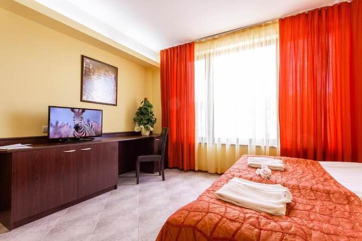 Room 9 of 38