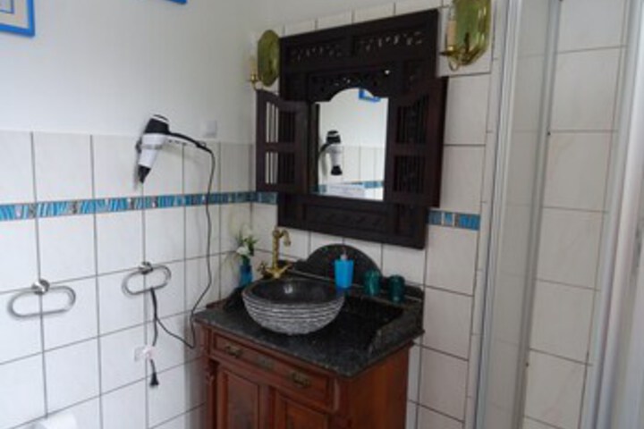 Room 5 of 25