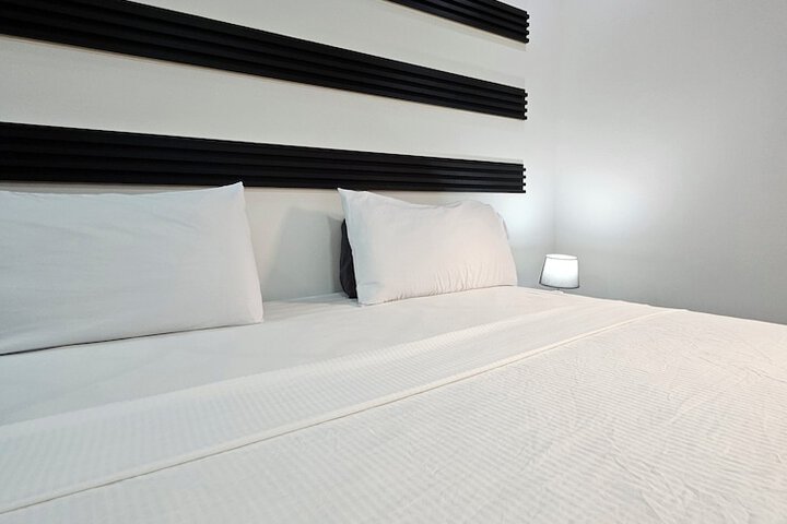 Room 6 of 18