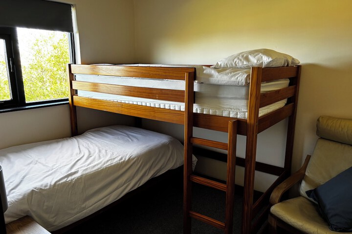 Room 3 of 68