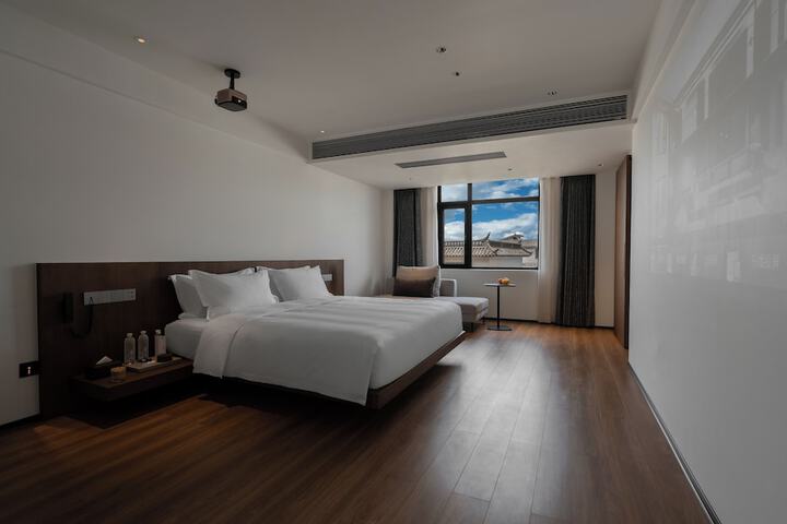 Room 3 of 86
