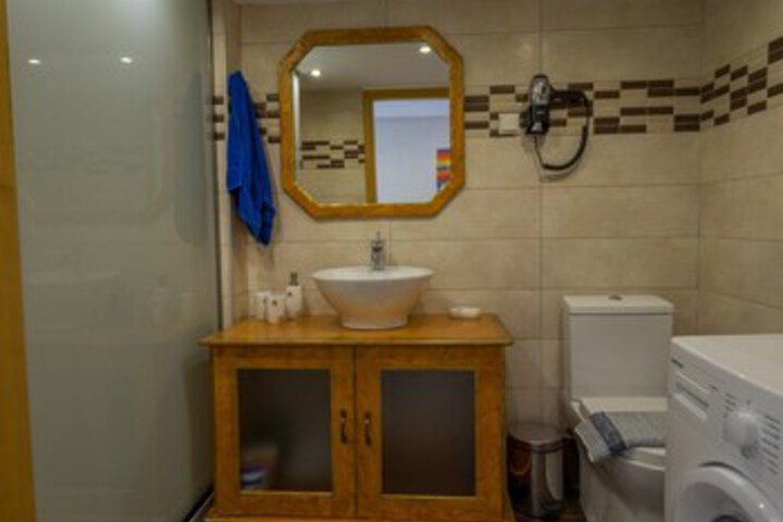 Room 4 of 18