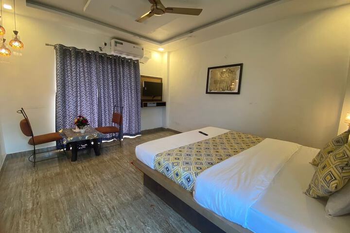 Room 5 of 17