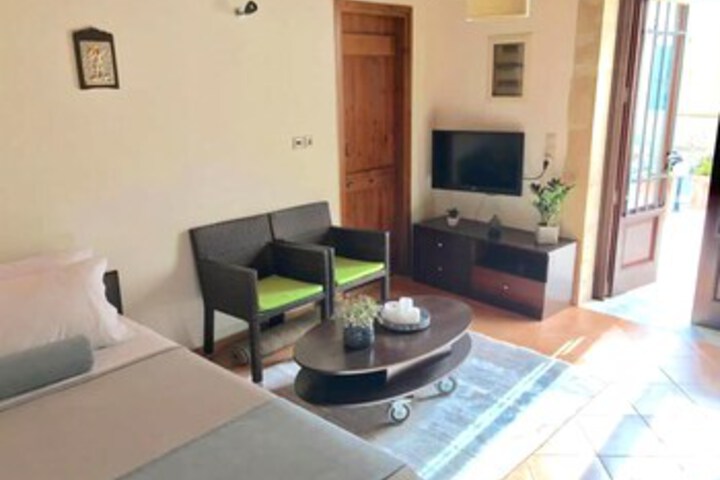 Room 15 of 16