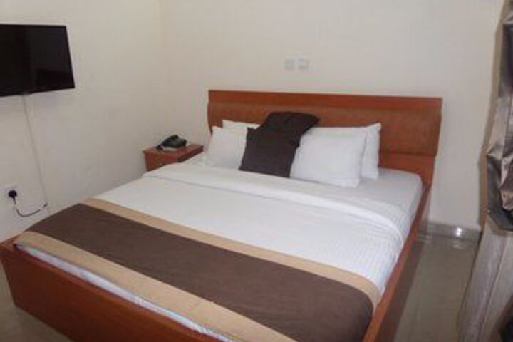 Room 33 of 43
