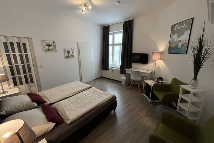 Room 43 of 149