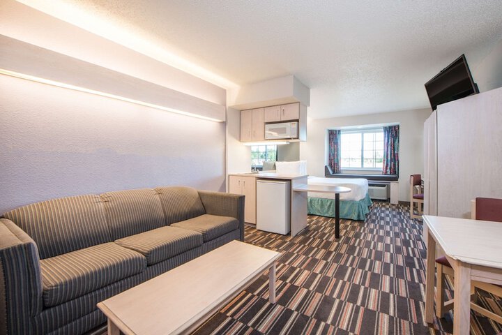 1 Queen Bed (2 of 22)