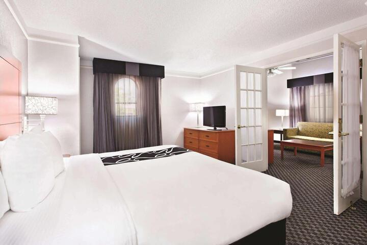 1 King Bed (5 of 15)