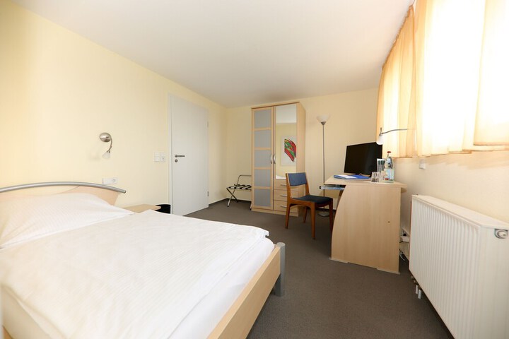 Room 5 of 17