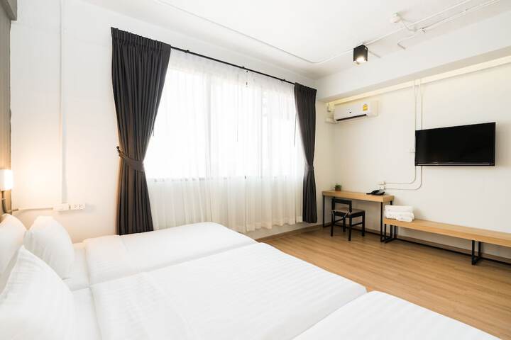 Room 33 of 96