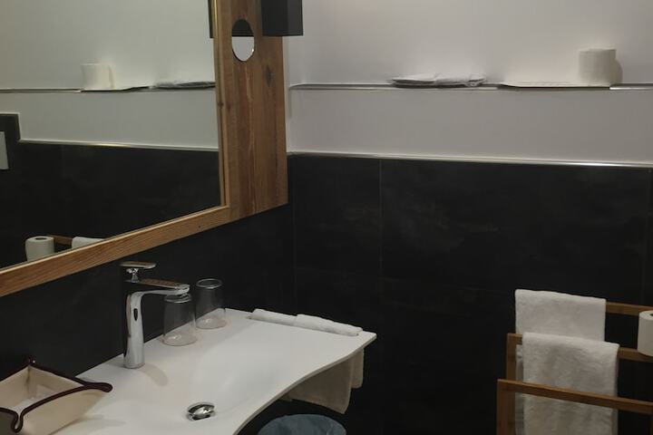 Room 46 of 75