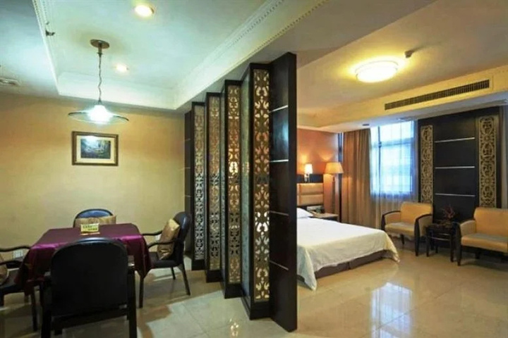Room 14 of 15