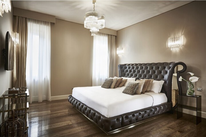 Room 42 of 118
