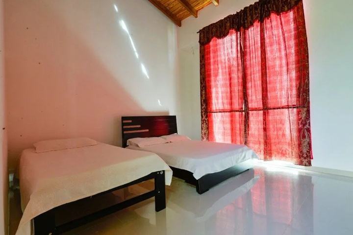 Room 6 of 16
