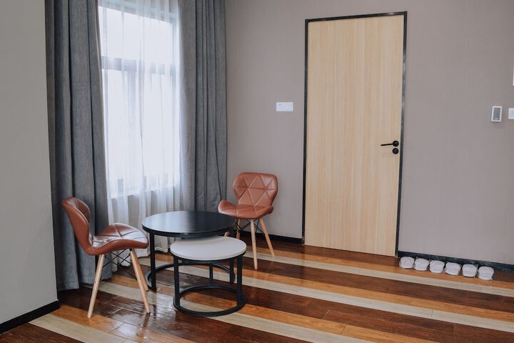 Room 18 of 28