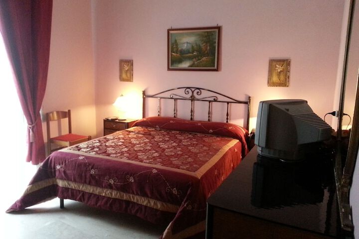 Room 9 of 29