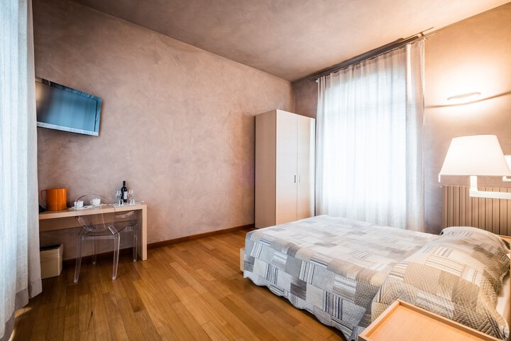 Room 34 of 37