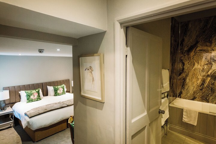 Room 20 of 28