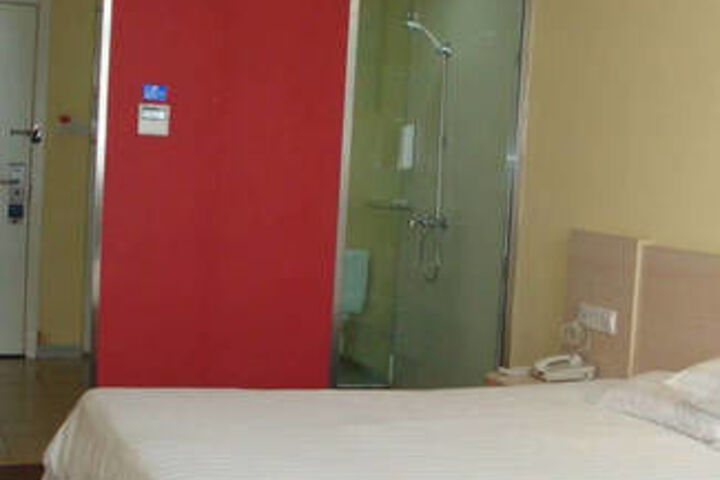 Room 8 of 61