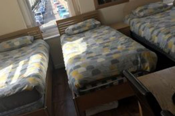 Room 4 of 9