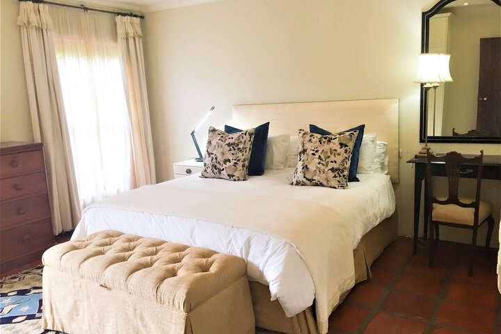 Room 4 of 32