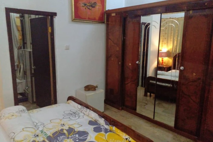 Room 4 of 17