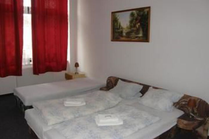 Room 7 of 28