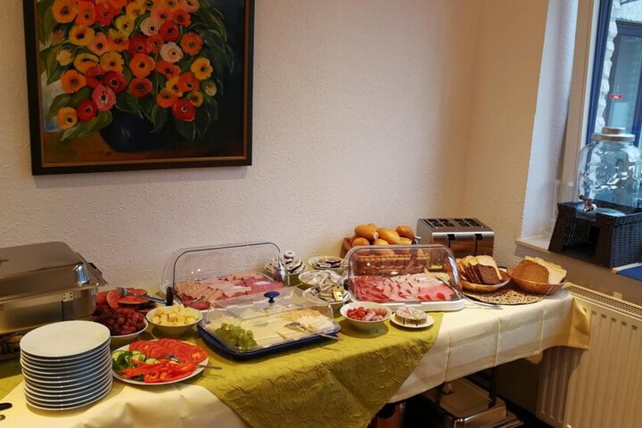 Dining 19 of 29