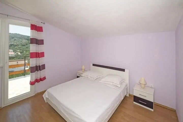 Room 4 of 15