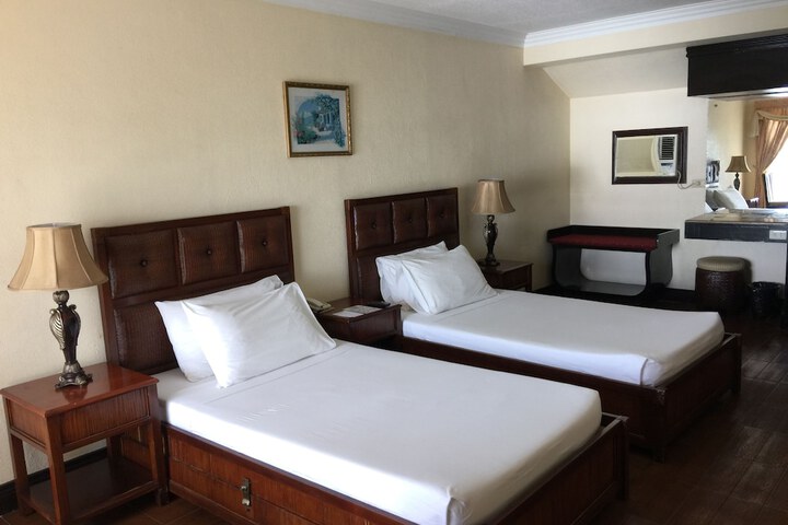 Room 8 of 54