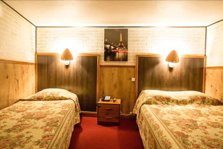 Room 11 of 34