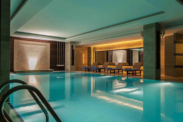 Hotel Pool