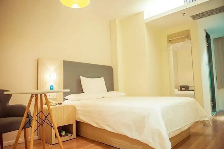 Room 3 of 17