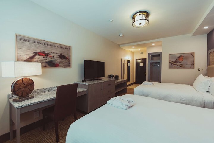 1 Queen Bed (11 of 25)