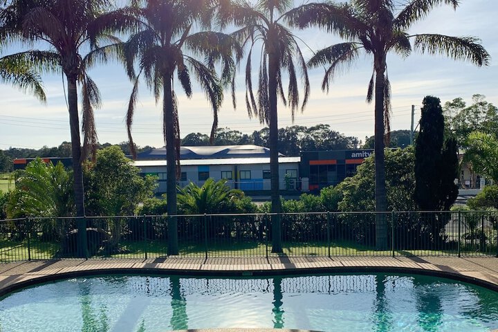 Pool 15 of 24