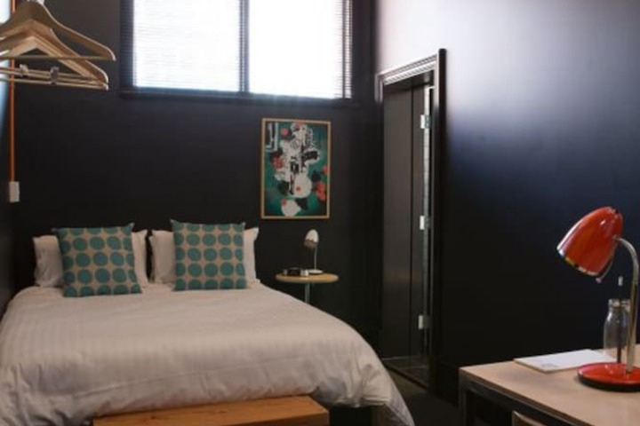 Room 3 of 37