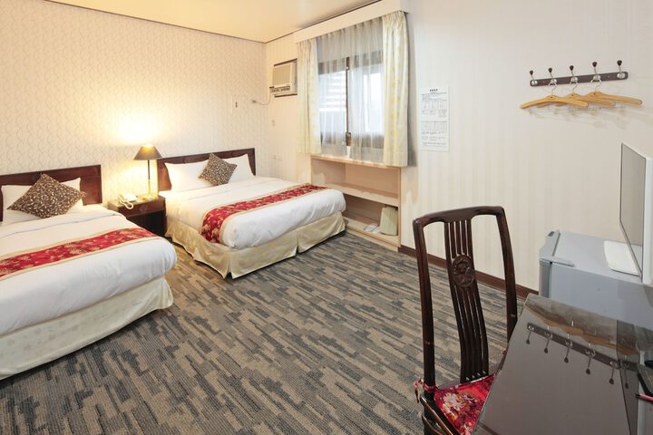 Room 13 of 40