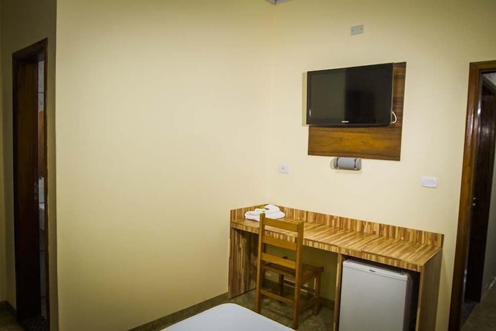 Room 11 of 32