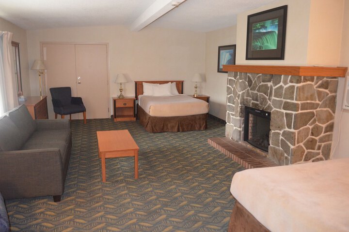 2 Double Beds (11 of 25)