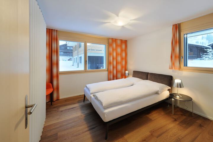 Room 4 of 166